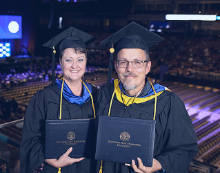 Local couple graduates from Southern New Hampshire University together |  News | valleybreeze.com